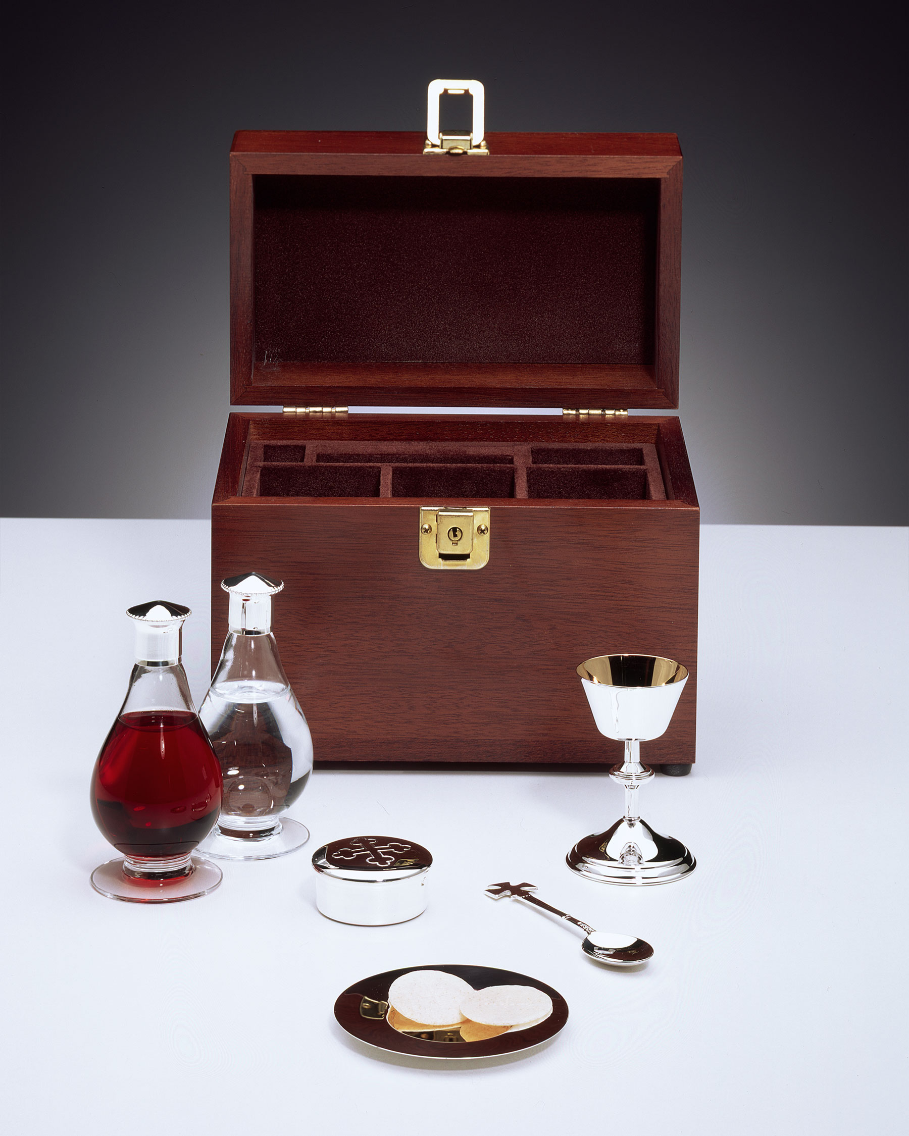 CM Almy Midsize Portable Communion Set
